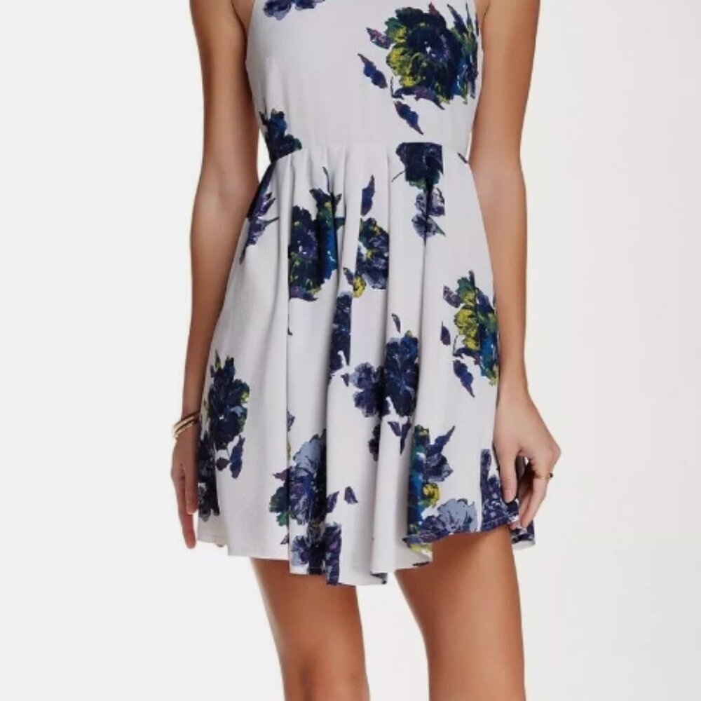 Free People Women's Mini White Floral Dress with Pockets /Keyhole /Pleated - Picture 6 of 12